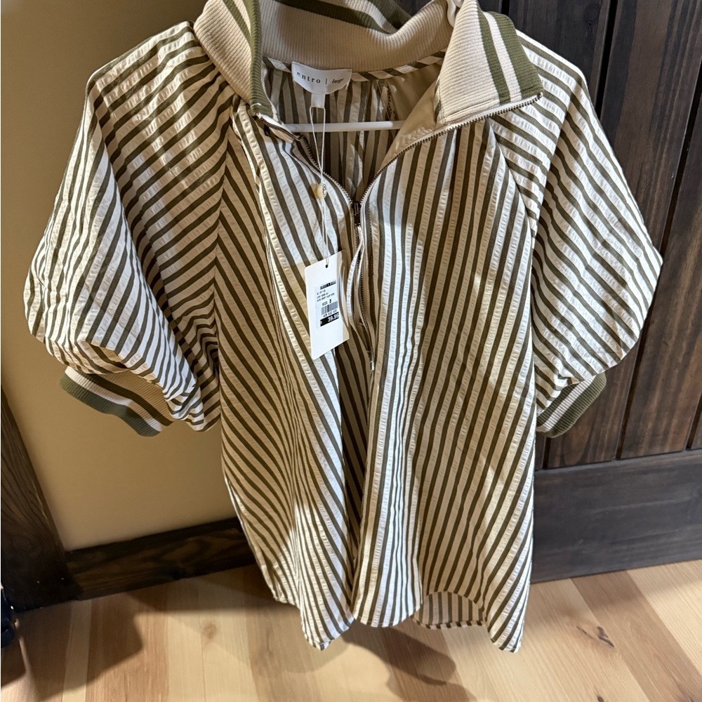 Entro bubble sleeve collard top
